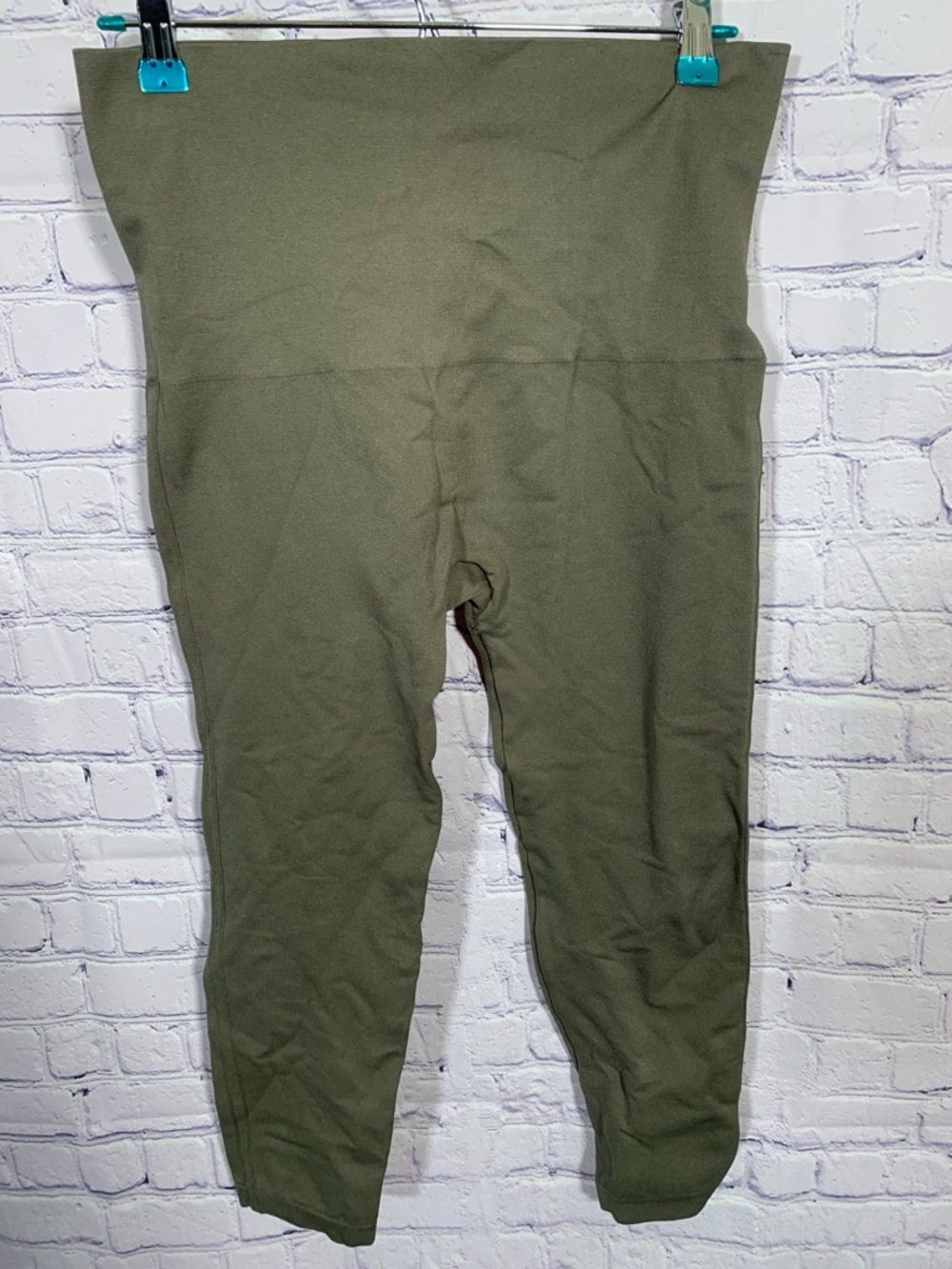 Spanx Womens Cropped Shapewear Leggings Green Size 2X Casual Athleisure Slimming